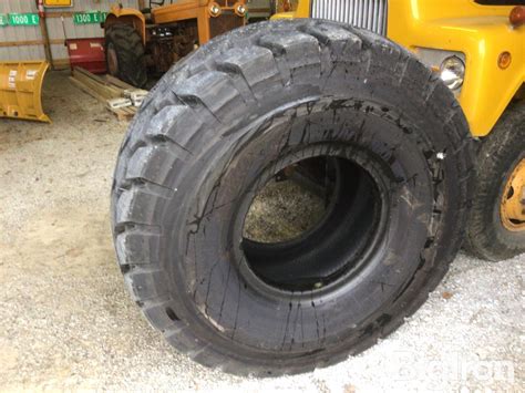 Bridgestone Vjt R Wheel Loader Tires Bigiron Auctions