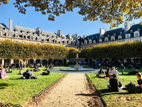 Place des Vosges: Historic square in the heart of Paris