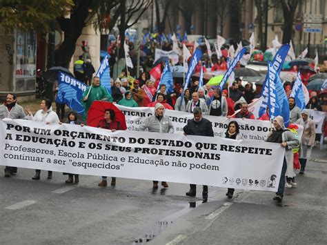 Milhares De Professores Na Manifesta O Dos Trabalhadores Da