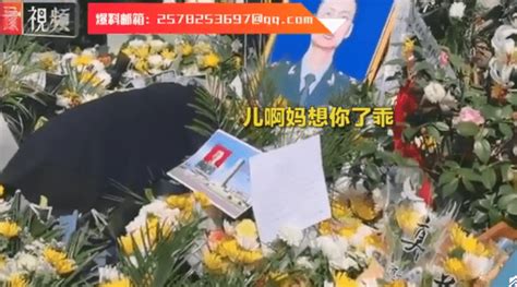 肖思远母亲伏在墓碑痛哭说妈想你了，网友：他是英雄也是妈妈的宝贝儿子