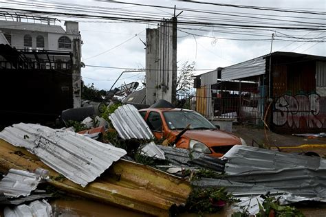 Furacão Otis fez pelo menos 27 mortos e arrasou a cidade de Acapulco