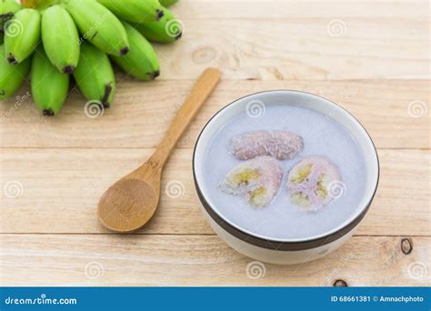 Banana In Coconut Milk Kluay Buad Chee Thai Desert Stock Image Image Of Slice Decorate