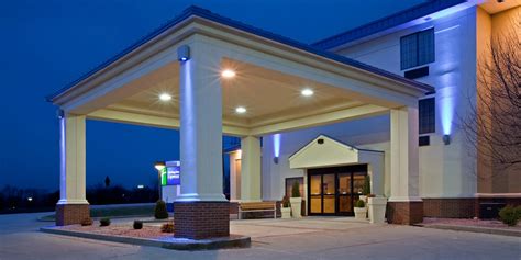 Hotel in Washington, Indiana | Holiday Inn Express Washington