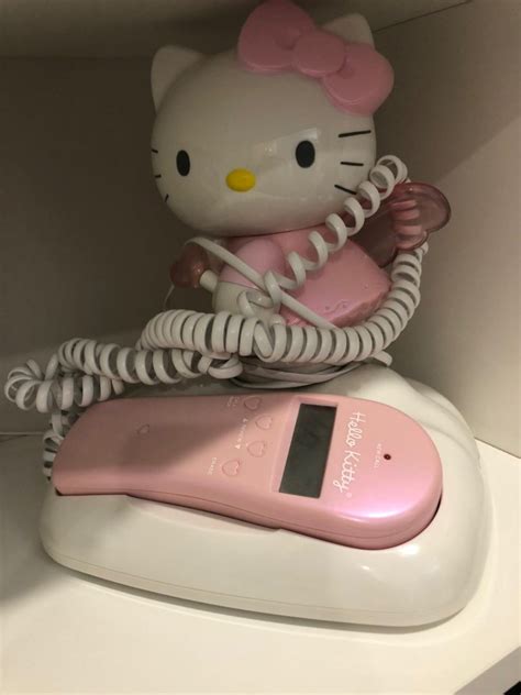 Hello Kitty Phone On Mercari Hello Kitty Decorations Kitty Hello Kitty