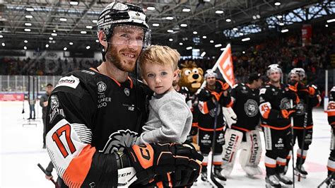 Carter Rowney Bleibt Ein L We L Wen Frankfurt