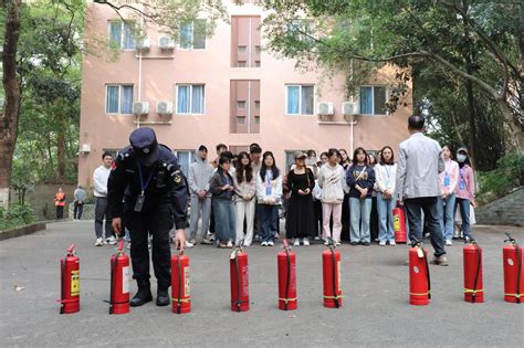 “消防进校园，防患于未‘燃”研究生院消防演练成功举行 重庆工商大学研究生院