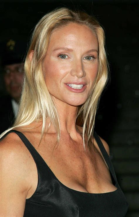 Kelly Lynch | Celebrities lists.