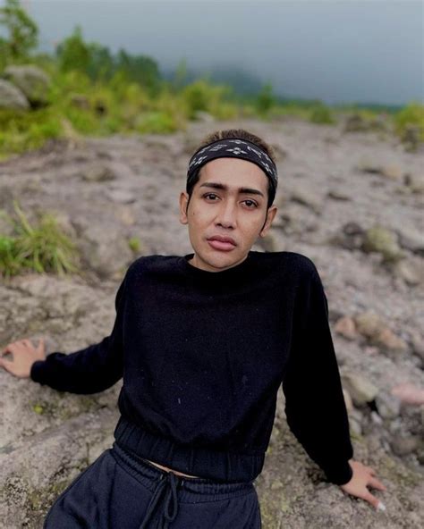 Causing A Stir A Series Of Nude Poses By Kim Hawt Former Manager Of The Late Vanessa Angel