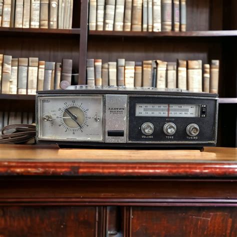 Vintage Lloyds Solid State Clock Radio Etsy