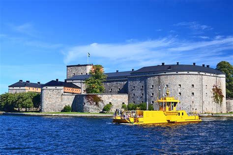 vaxholm  stockholm levande skaergardsstad bara en knapp timme fran