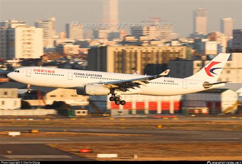 B China Eastern Airlines Airbus A Photo By Charlie Chang