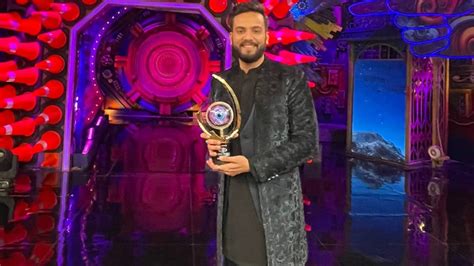 Bigg Boss Ott 2 Winner Elvish Yadav Creates History Becomes First Wild