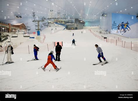 Dubai Mall Snow - Snowpark Ski Dubai Mall Of The Emirates Fun Park Ski Dubai Mall Of The ...