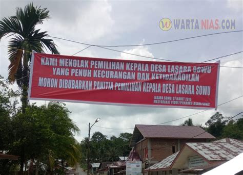 Warga Lasara Sowu Pasang Spanduk Penolakan Panitia Pilkades Warta Nias