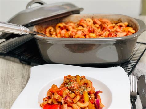 Würstchen Gulasch mit Hörnchen Nudeln All in One zubereitet im