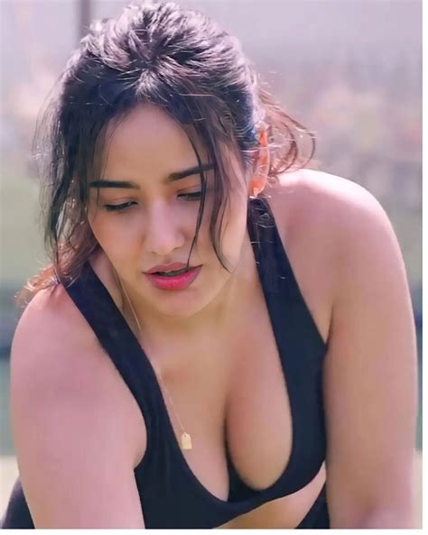 Neha Sharma 💧💦🍓 Rindiancelebscenes