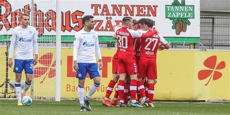 Beim Schalker Debakel Jogi Löw verschwindet zur Halbzeit aus dem