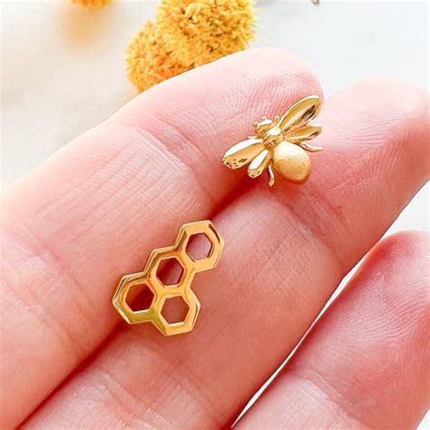 Bee Honeycomb Stud Earrings 14k Gold Vermeil Cute Bee Studs Etsy