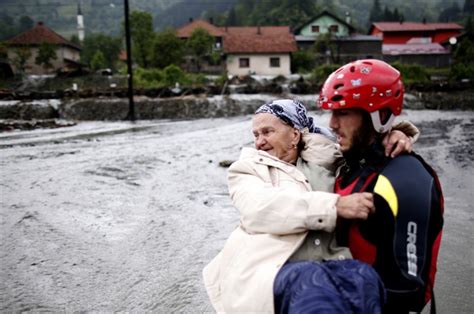 Las Inundaciones De Bosnia Y Serbia En Imágenes