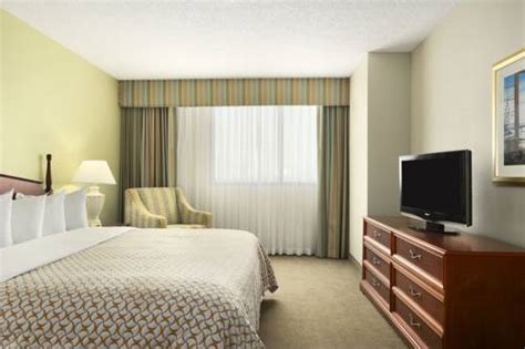 Embassy Suites Hotel Tampa-Airport/Westshore - Tampa International Airport TPA