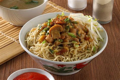 gambar mie ayam bakso makanan khas indonesia