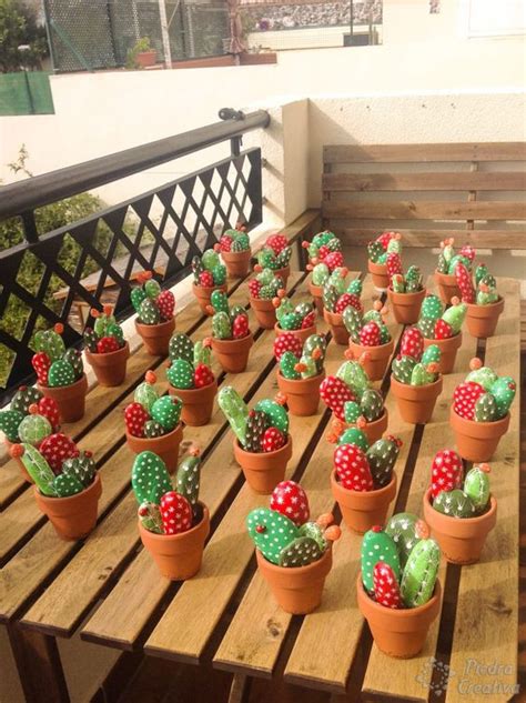 Macetas Con Cactus Hechos Con Piedras Pintadas