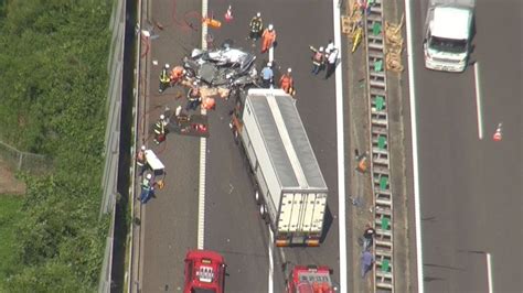 トラックと車衝突3人死亡 滋賀・竜王の名神高速道路 Youtube