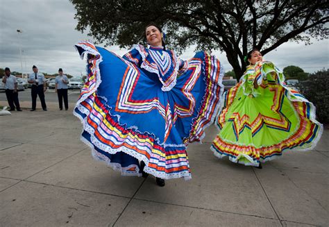 Hispanic Heritage Month off to festive start with folk dancers, salsa ...