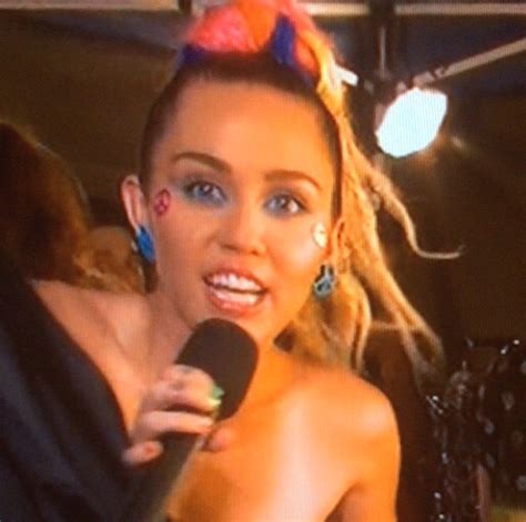 Miley Cyrus Had A Nip Slip At VMAs Photos BlackSportsOnline