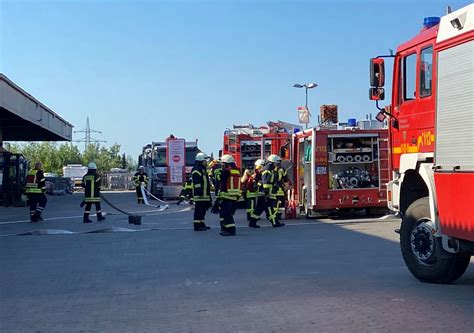 Alarm Bung Brand In Geb Ude Menschenleben In Gefahr Freiwillige