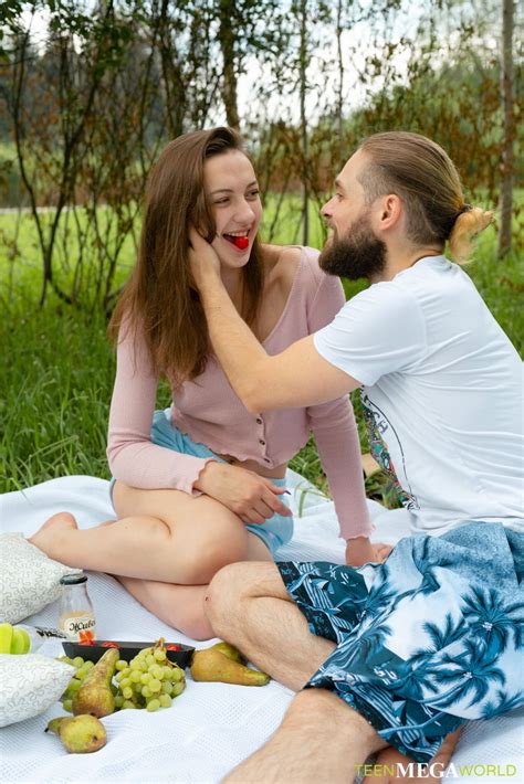 Naked Teen Alice Kingsly And Her Man Have Sex On A Blanket During A Picnic Coedcherry