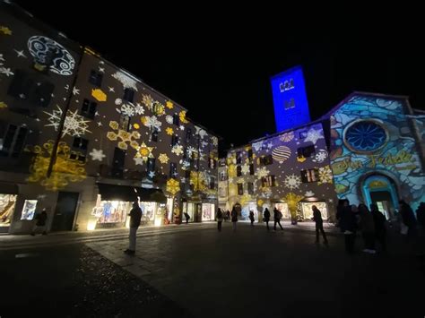 Lake Como Christmas Market - Christmas lights on Lake Como