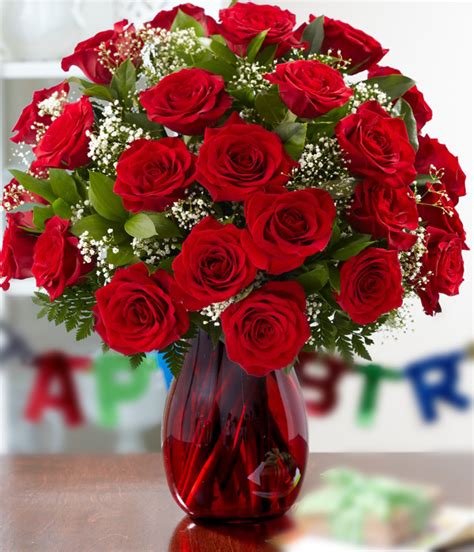 Flowers :: Red Roses - Vase