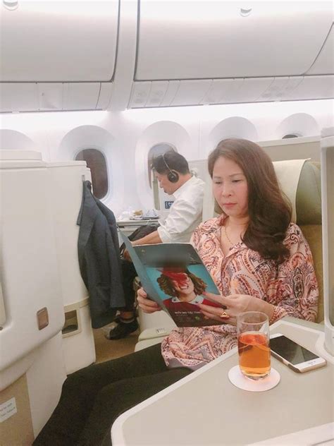 Hot girl World Cup Trâm Anh tiết lộ gia thế cùng mẹ đẻ trẻ trung sành điệu Báo Dân trí