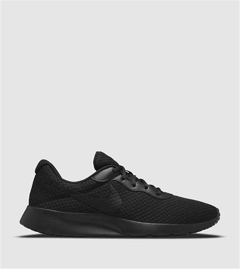 Buy Nike Tanjun Low Top Sneakers In Black | 6thStreet Saudi Arabia