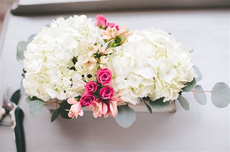 How To: A Modern DIY Hydrangea Centerpiece That Anyone Can Make | A ...