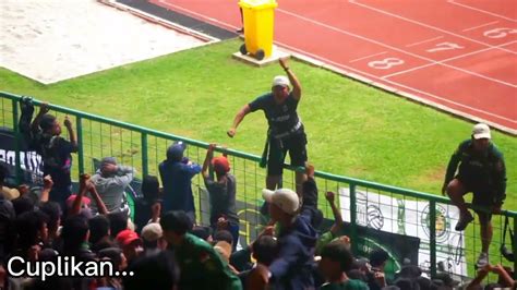 Upcs Dan Kabomania Satu Tribun Saat Away Day Ke Bekasi Persija Vs