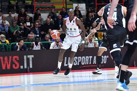 UNAHOTELS Reggio Emilia Rescisso Il Contratto Con Kevin Hervey LBA