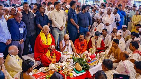 Mumbai Rss Chief Mohan Bhagwat Visits Gsb Seva Mandals Ganesh Pandal