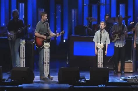 Country music star Josh Turner performs a touching duet with an autistic boy.