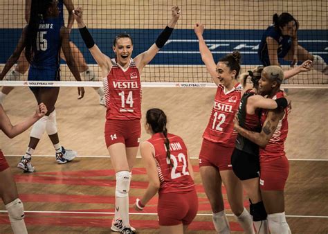 2023 FIVB Voleybol Kadınlar Milletler Ligi İtalya yı 3 0 ile geçen