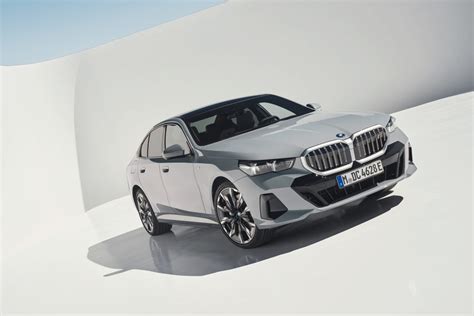 BMW presenta al nuevo Serie 5 y su versión eléctrica i5