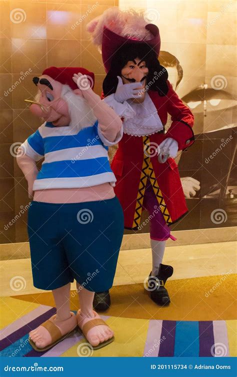 Captain hook and smee editorial stock image. Image of chuckle - 201115734