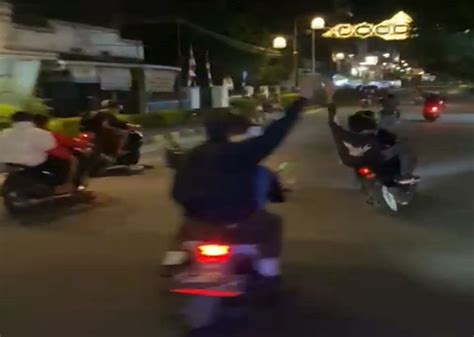 Viral Video Remaja Ugal Ugalan Sambil Acungkan Sajam Di Jalanan Cianjur