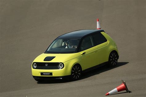 Honda e au volant de la nouvelle Honda électrique