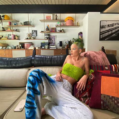 Halsey - Wiki, Bio, Facts, Age, Height, Boyfriend, Career