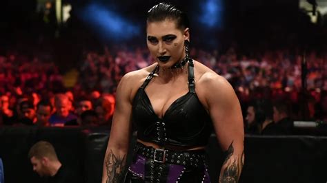 Rhea Ripley Sobre Un Posible Combate Ante Becky Lynch Tengo Muchas