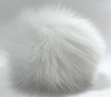 Меховые помпоны - купить в Москве помпон из меха