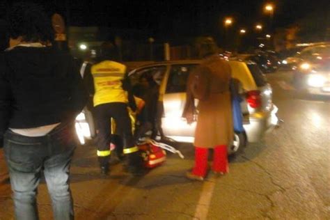 EL SERVICIO MUNICIPAL DE EMERGENCIAS TRASLADA A UNA MUJER TRAS UN