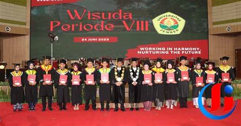 Gelar Wisuda Delapan Kali Setahun Rektor Universitas Jember Rekor